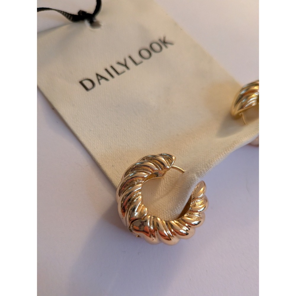 Dailylook‎ Gold Croissant Hoop Earrings Twisted Ribbed Chunky Textured Hoops